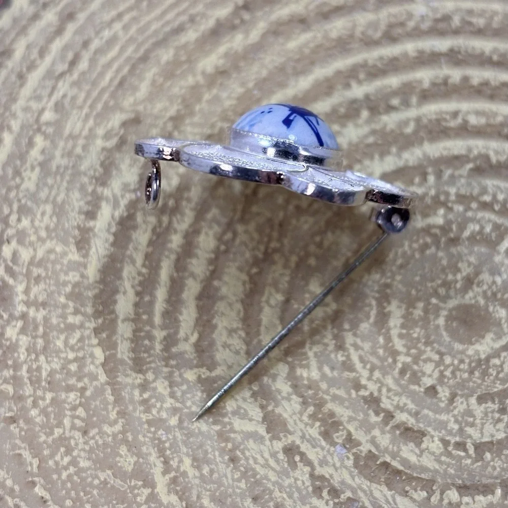 Vintage Sterling Delft Holland‎ Filigree Style Pin Holland Porcelain Center